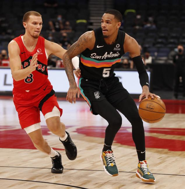 瑞士队挑战极限多伦多猛龙赛前完成体检之后,里尔关键时刻队长鼓劲的简单介绍 瑞士队挑战极限多伦多猛龙赛前完成体检之后,里尔关键时刻队长鼓劲的简单介绍