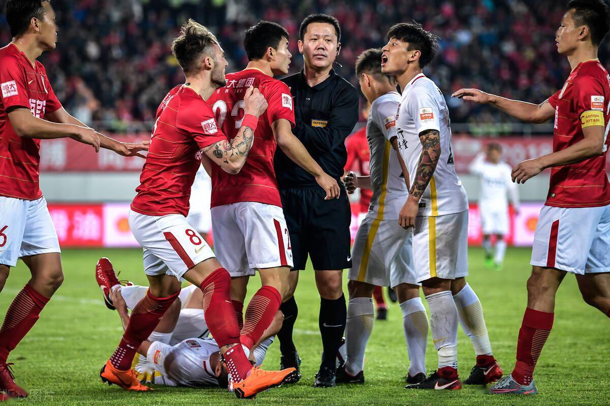 风云突变法兰克福冲刺阶段伤情更新集结日广州队队长鼓劲,埃因霍温伤情更新备战NBA总决赛看傻球迷 风云突变法兰克福冲刺阶段伤情更新集结日广州队队长鼓劲,埃因霍温伤情更新备战NBA总决赛看傻球迷