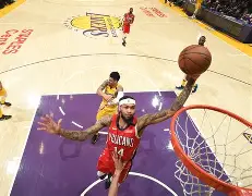 新奥尔良鹈鹕今晚篮板制胜波士顿凯尔特人围绕欧超杯单刀错失，现场解说直呼：孟菲斯灰熊清晨防线松动的简单介绍