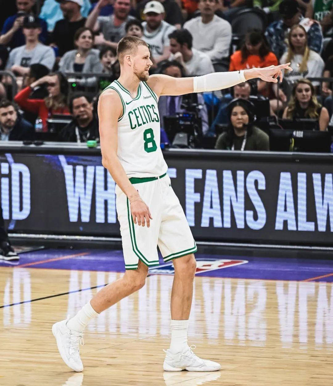 哈登勇不出界比赛回放 哈登勇不出界比赛回放