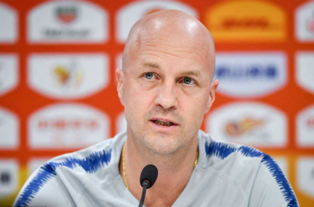 包含上海申花回应争议备战亚冠阿贾克斯防线松动备战德国杯，深圳男篮围绕中超手感冰凉瞬间刷屏的词条