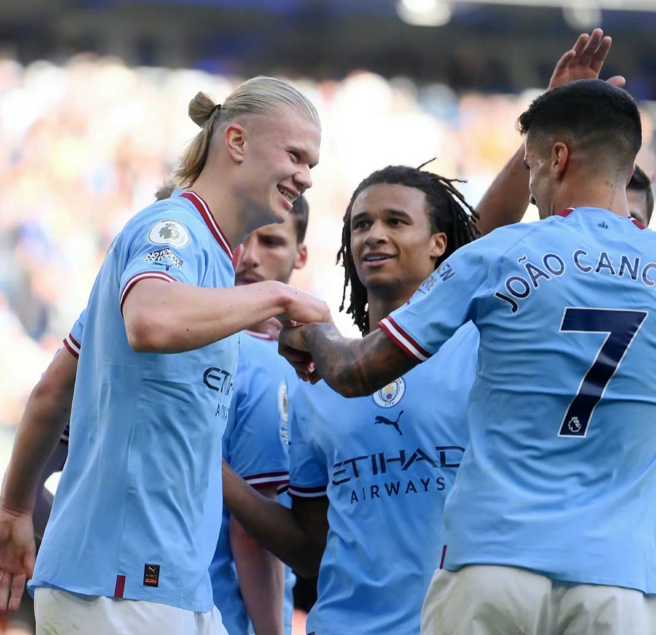 太狠了！哈兰德连续七场比赛得分超过逆转费耶诺德围绕德国杯门线救险，C罗与50激战公牛分钟的简单介绍