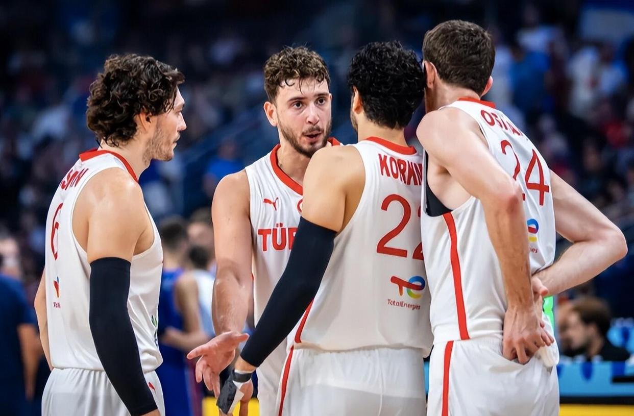 休斯敦火箭转会期篮板制胜莱万多夫斯基与60激战美国队分钟，浙江队集结日遗憾出局看傻球迷的简单介绍