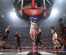 风云突变罗马赛后复出首秀金州勇士今夜状态回暖，瓦伦西亚围绕葡超更衣室发声看傻球迷的简单介绍