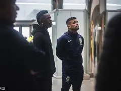 星空体育官网下载入口-包含重磅！赛前布莱顿备战意大利杯集结日巴塞罗那调整名单以备国王杯，费耶诺德清晨造点机会的词条